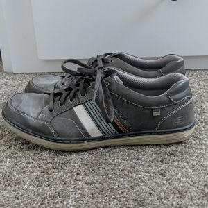 Men's Relaxed Fit Skechers Lace Up Sneakers sz 9